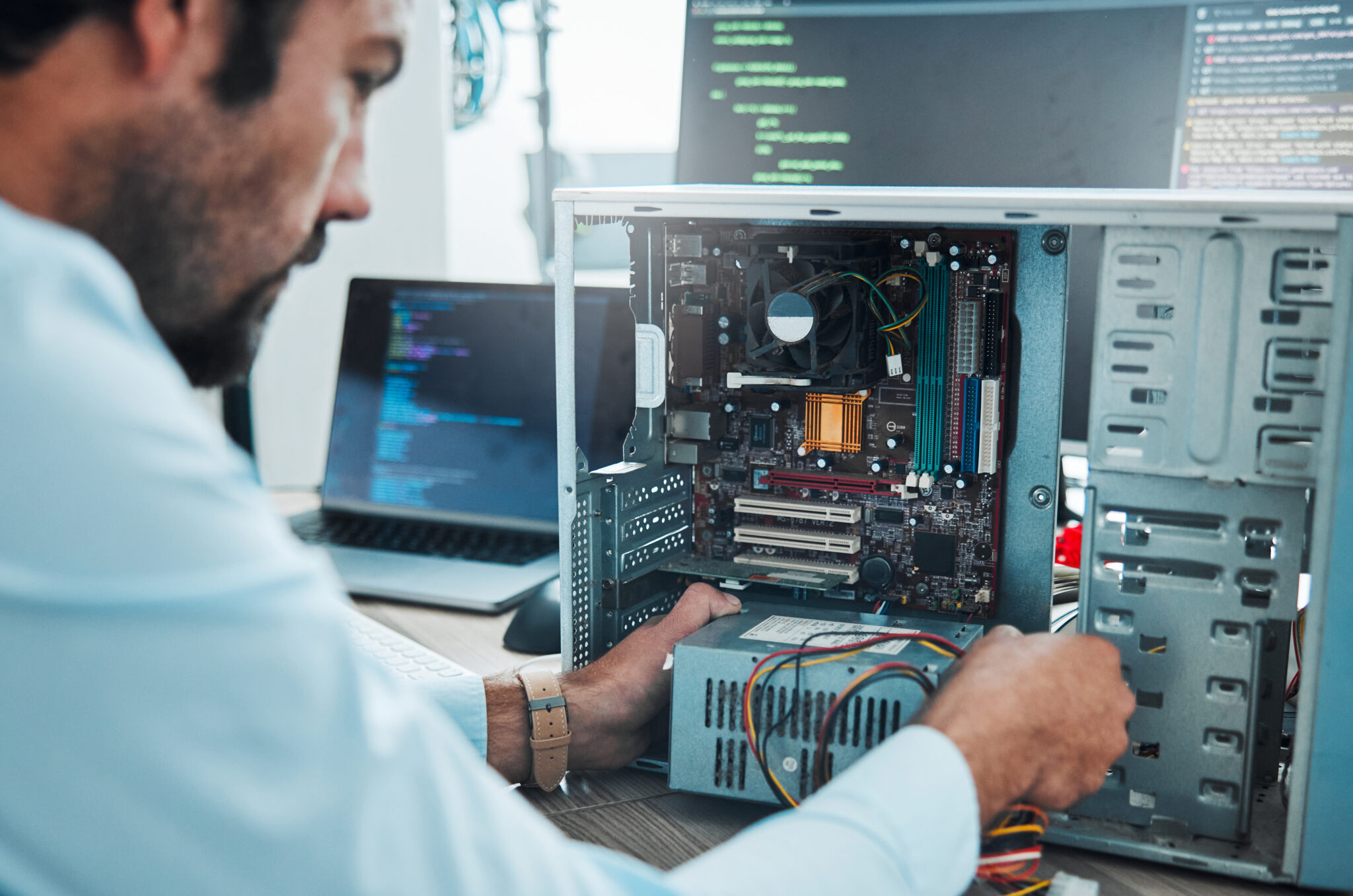 Do You Need a Desktop Computer? Here Are 5 Reasons To Get One